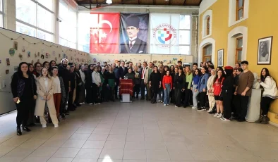 Akçaabat Belediye Başkanı Gençlik Buluşmalarında Trabzon Üniversitesi Güzel Sanatlar Fakültesi Öğrencileriyle Bir Araya Geldi