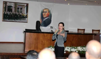 Selçuk Belediye Başkanı Filiz Ceritoğlu Sengel, belediye emekçileriyle bir araya geldi