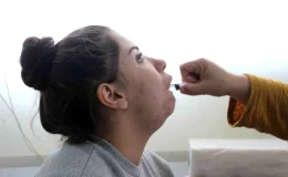 Depremde çenesini kaybeden genç kızın tek hayali ailesine ‘anne’ ve ‘baba’ diyebilmek