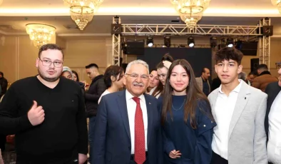 Kayseri Büyükşehir Belediye Başkanı Hunat Pasajı Esnafıyla Buluştu