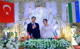 Özbekistanlı Şair ve Türk Şairin Arkadaşlığı Aşka Dönüştü