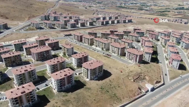 Vali Toraman: “Elazığ depremi sonrası 25 bin konutun anahtarını vatandaşlarımıza teslim etmiş bulunuyoruz”