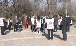 Diş Hekimleri, Meclis Önünde Basın Açıklaması Yaptı: “Taşeron Çalışma Biçimi Engellenmeli, Kamuda Diş Hekimi İstihdamı Arttırılmalıdır”