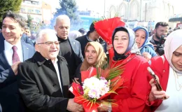 Başkan Büyükkılıç, Develi’de gerçekleştirilen mitinge katıldı