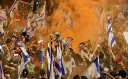 İsrail’de Binlerce Eylemci Netanyahu’yu Görevden Uzaklaştırmak İstiyor