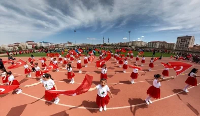 23 Nisan Ulusal Egemenlik ve Çocuk Bayramı Törenleri Düzenlendi