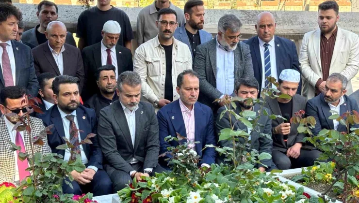 Fatih Erbakan, Babası Necmettin Erbakan’ın Kabrini Ziyaret Etti