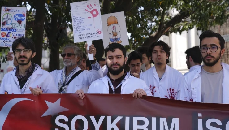 Fatih’te hekimler İsrail’in Gazze’ye yönelik saldırılarını protesto etti