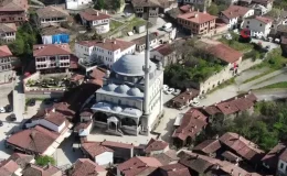 İzzet Mehmet Paşa Camii: Asırlara Meydan Okuyan Bir Eser