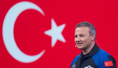 Türkiye’nin ilk astronotu Alper Gezeravcı, AA Genel Müdürlüğü’nde çocuklarla buluştu