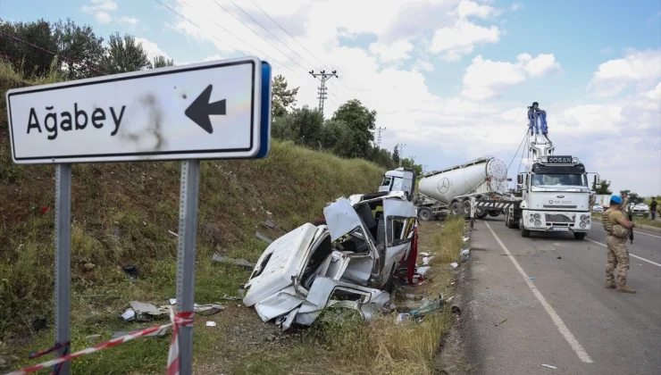 Gaziantep’te minibüsle beton mikseri çarpışması: 8 ölü, 11 yaralı